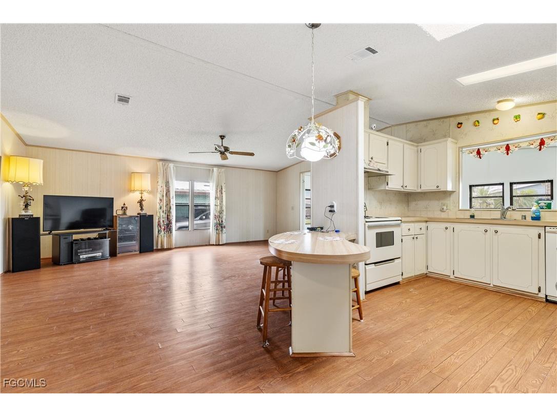 9266 Desoto Drive North Fort Myers FL 33903 2025010961 image4