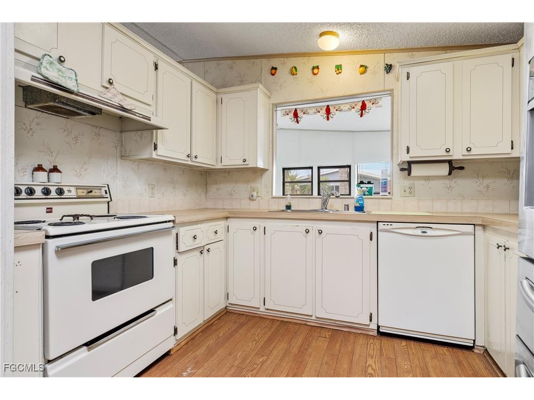 9266 Desoto Drive North Fort Myers FL 33903 2025010961 image9