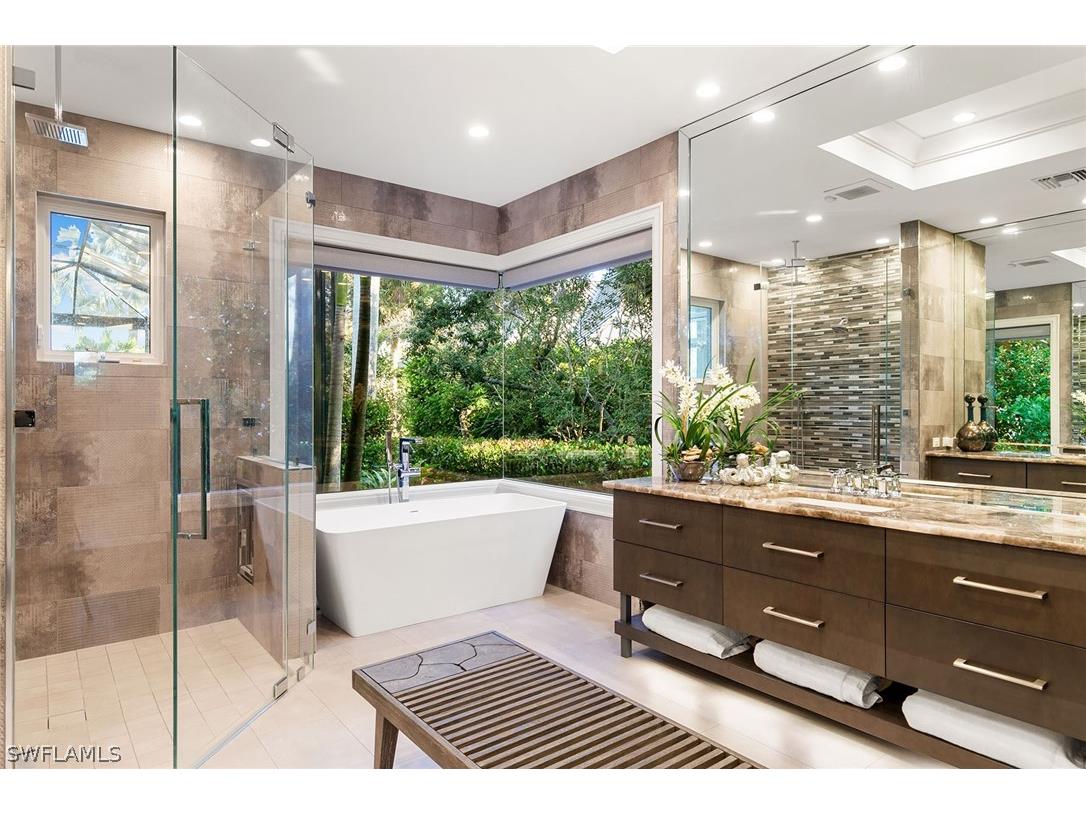 927 Barcarmil Way Naples FL 34110 226000128 image25