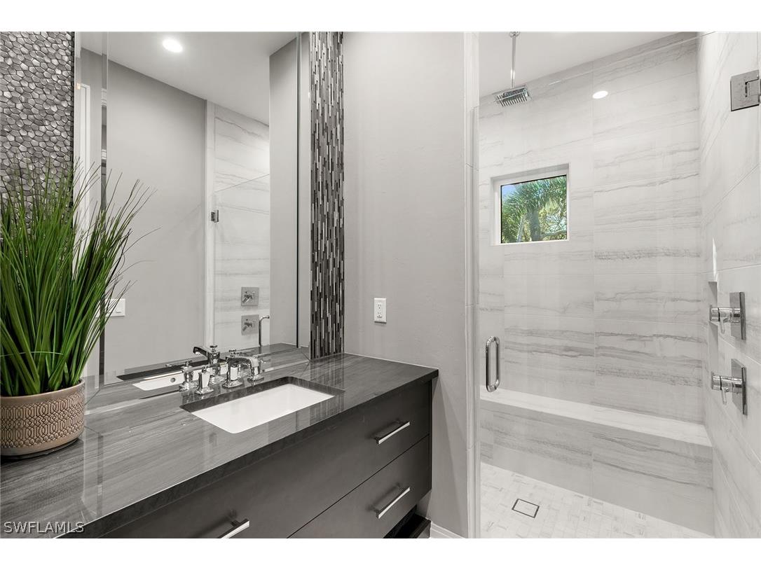 927 Barcarmil Way Naples FL 34110 226000128 image27