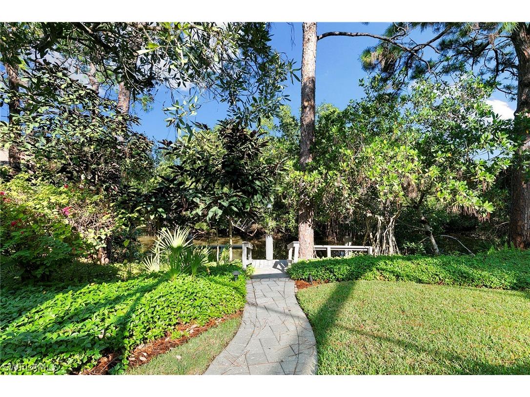 927 Barcarmil Way Naples FL 34110 226000128 image48