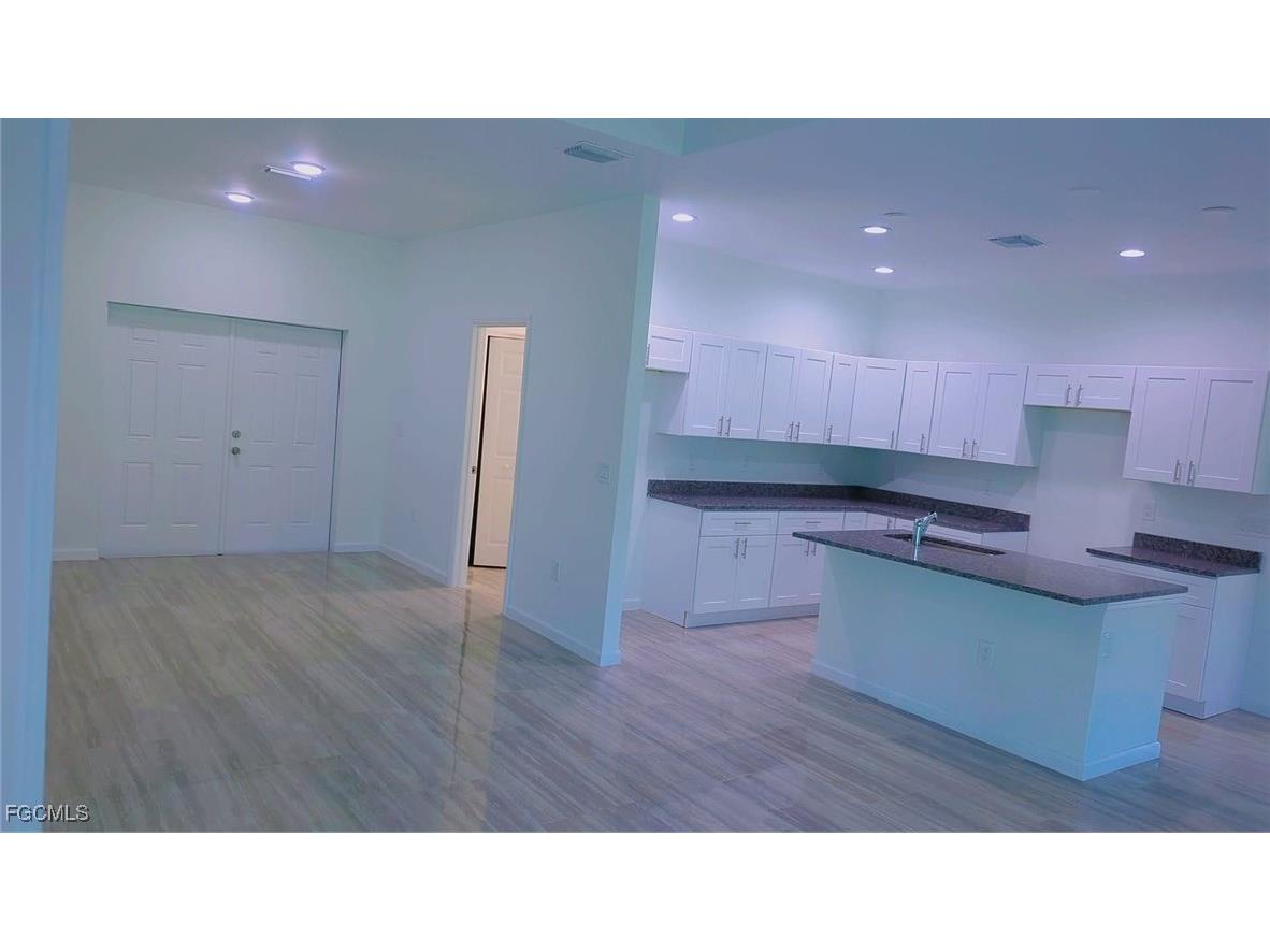 927 Bolivia Drive Lehigh Acres FL 33974 2025007432 image1