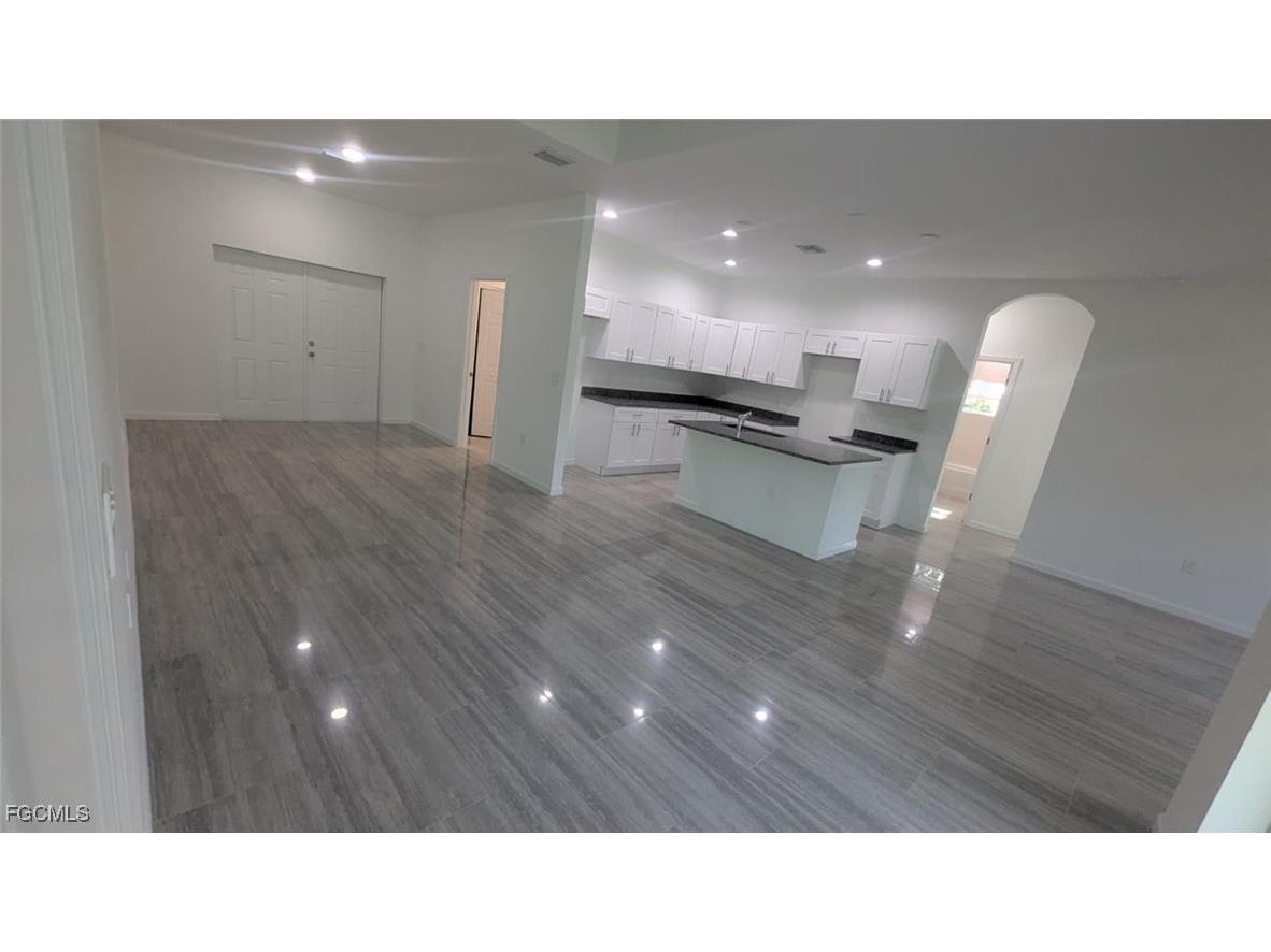 927 Bolivia Drive Lehigh Acres FL 33974 2025007432 image10