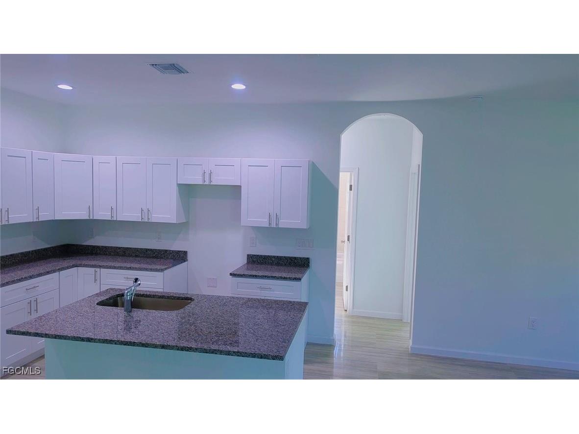 927 Bolivia Drive Lehigh Acres FL 33974 2025007432 image7