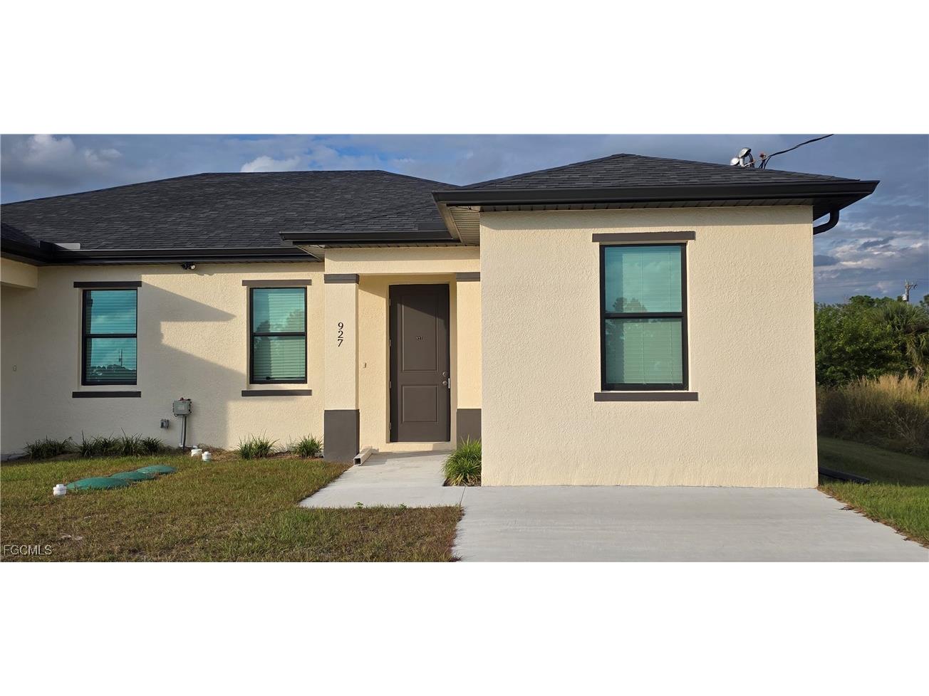 927 Chenault Street Lehigh Acres FL 33974 2025023828 image1