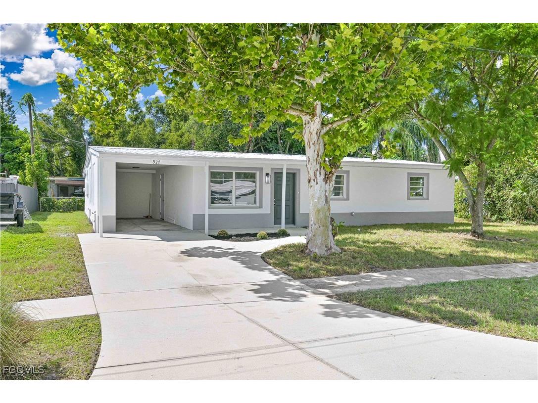 927 Coconut Drive North Fort Myers FL 33903 2025012030 image1