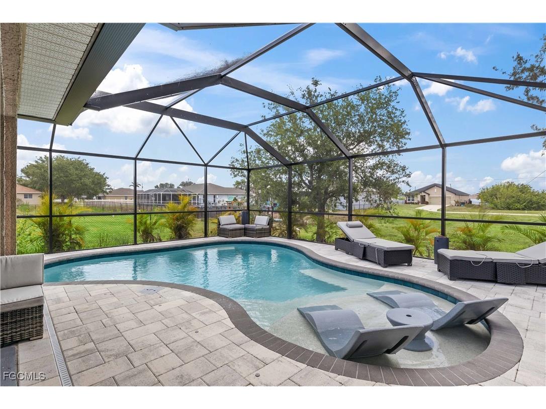 927 NW 12th Terrace Cape Coral FL 33993 2025020855 image1