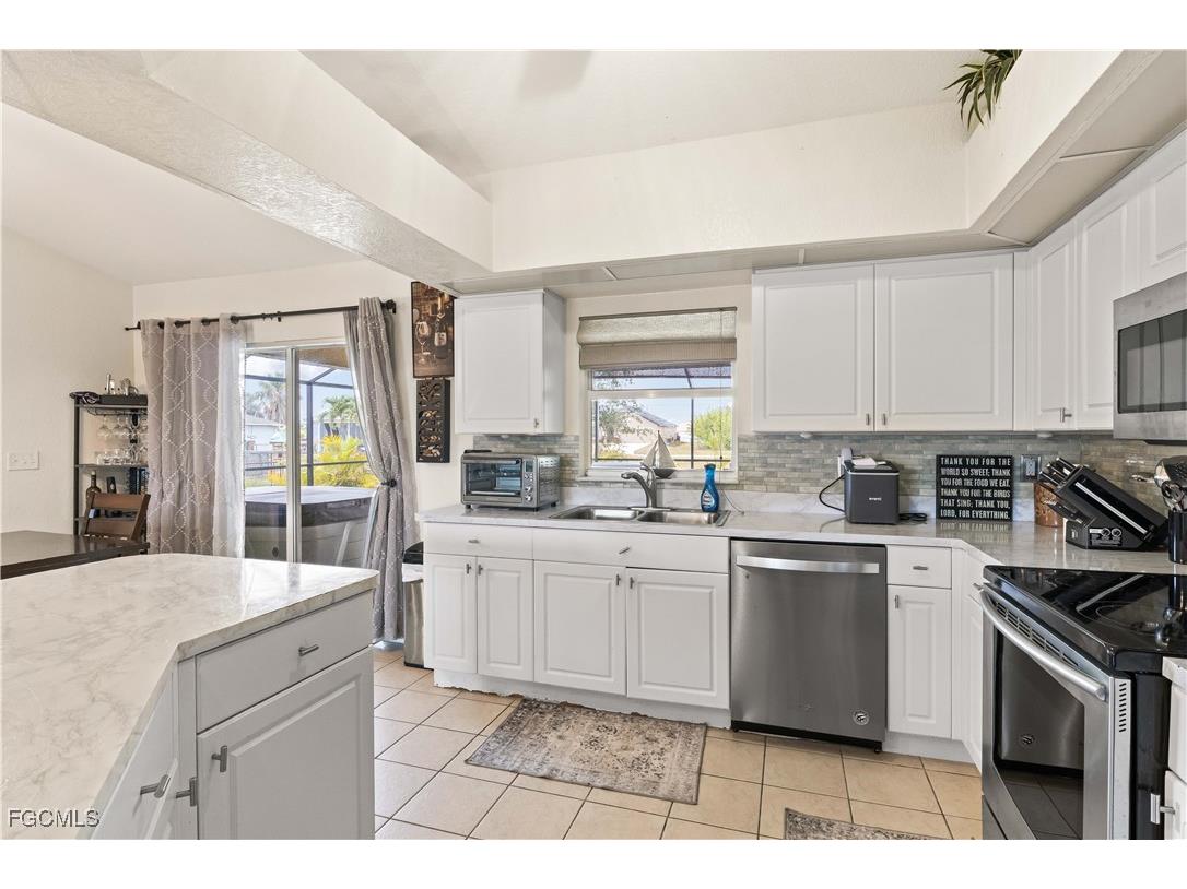 927 NW 12th Terrace Cape Coral FL 33993 2025020855 image10