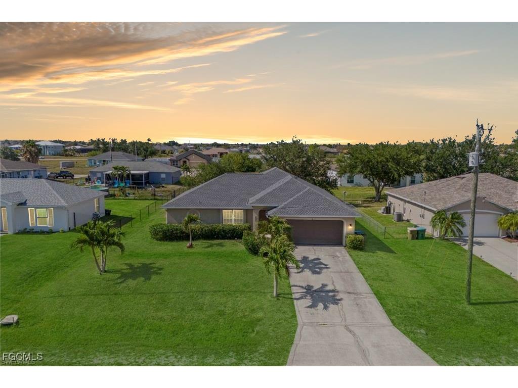 927 NW 12th Terrace Cape Coral FL 33993 2025020855 image2