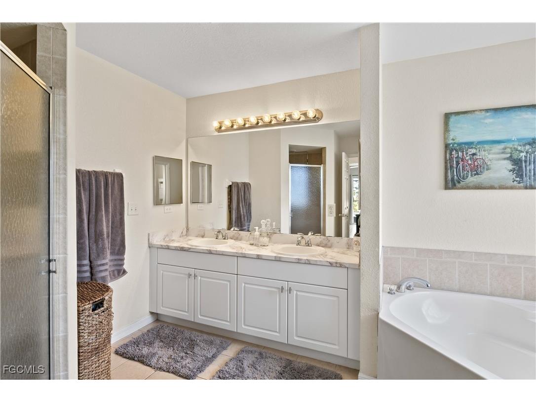 927 NW 12th Terrace Cape Coral FL 33993 2025020855 image20