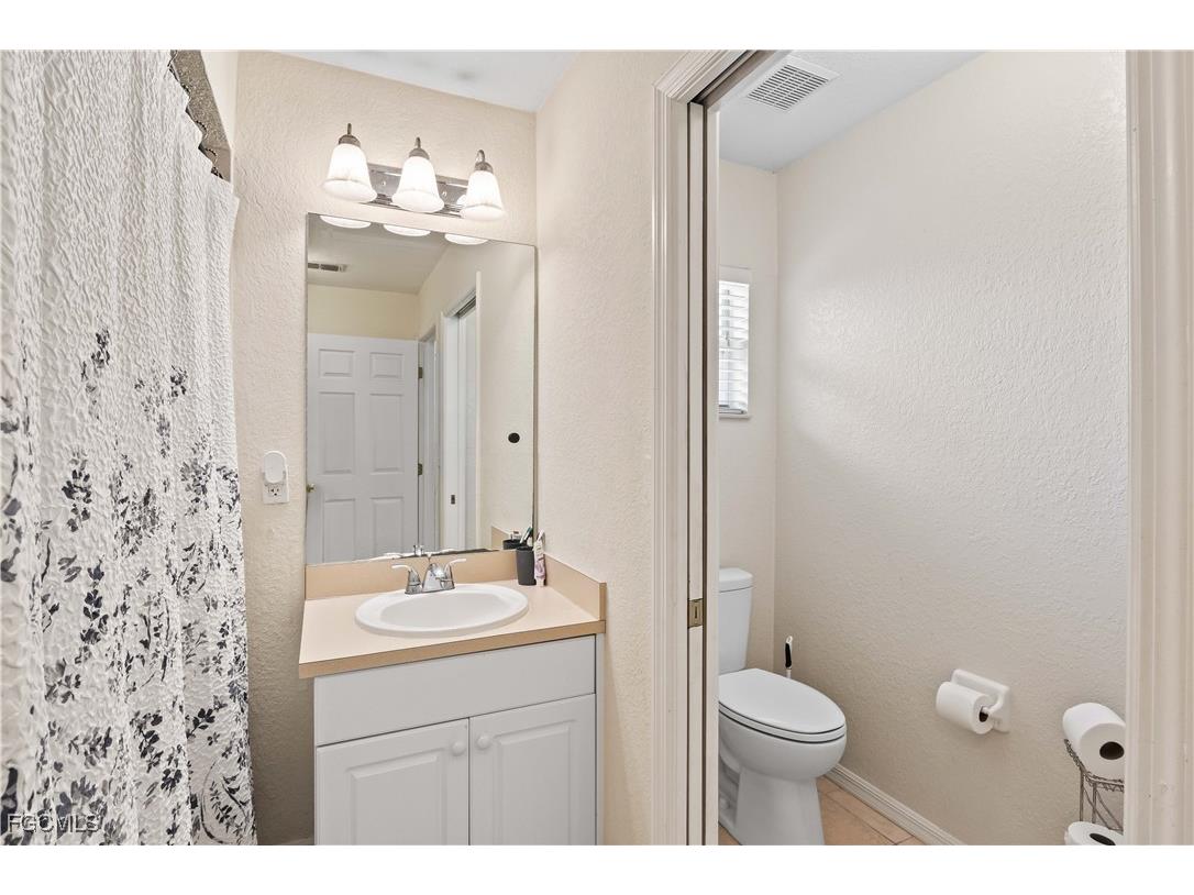 927 NW 12th Terrace Cape Coral FL 33993 2025020855 image24