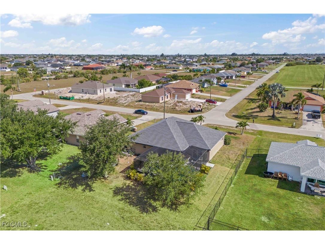 927 NW 12th Terrace Cape Coral FL 33993 2025020855 image29