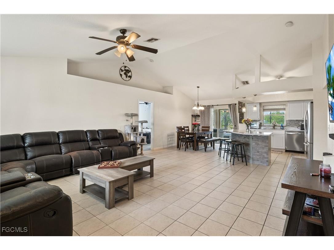 927 NW 12th Terrace Cape Coral FL 33993 2025020855 image3