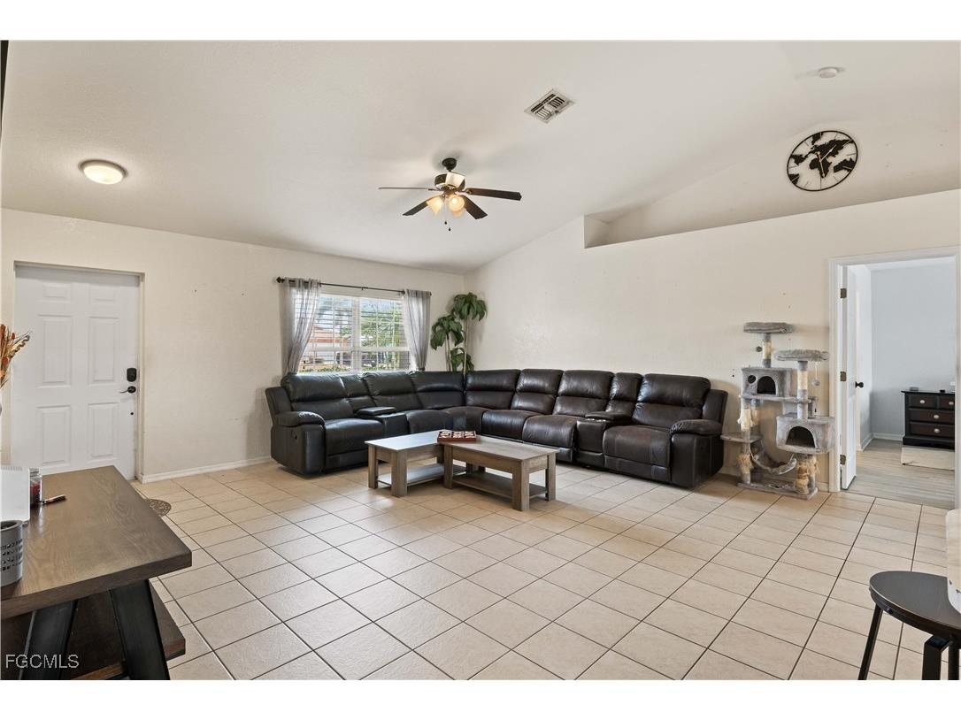 927 NW 12th Terrace Cape Coral FL 33993 2025020855 image4