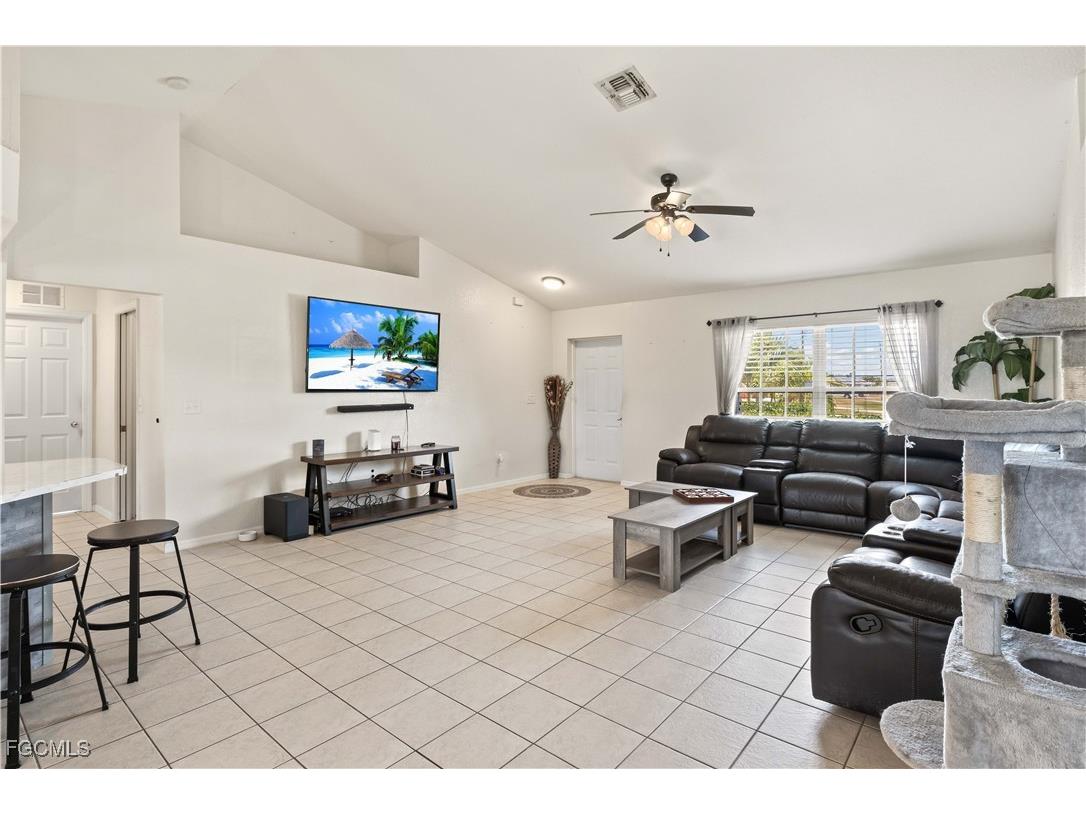 927 NW 12th Terrace Cape Coral FL 33993 2025020855 image5
