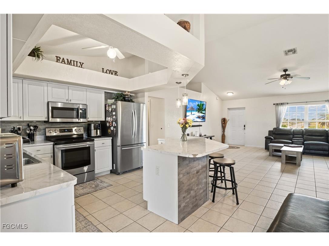 927 NW 12th Terrace Cape Coral FL 33993 2025020855 image7