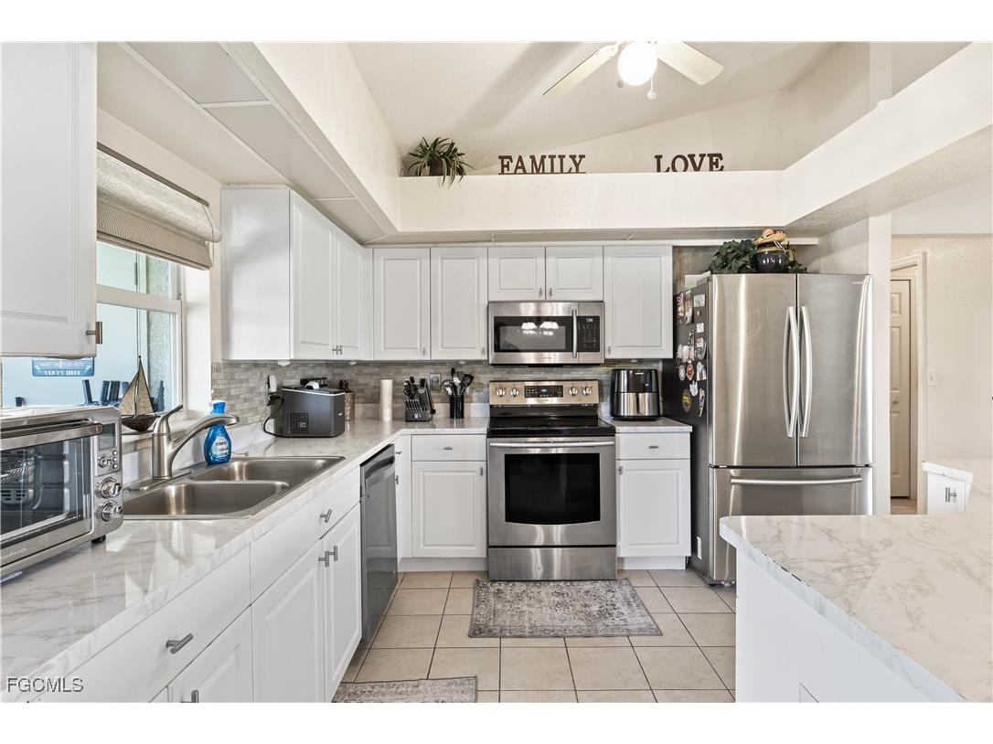 927 NW 12th Terrace Cape Coral FL 33993 2025020855 image9