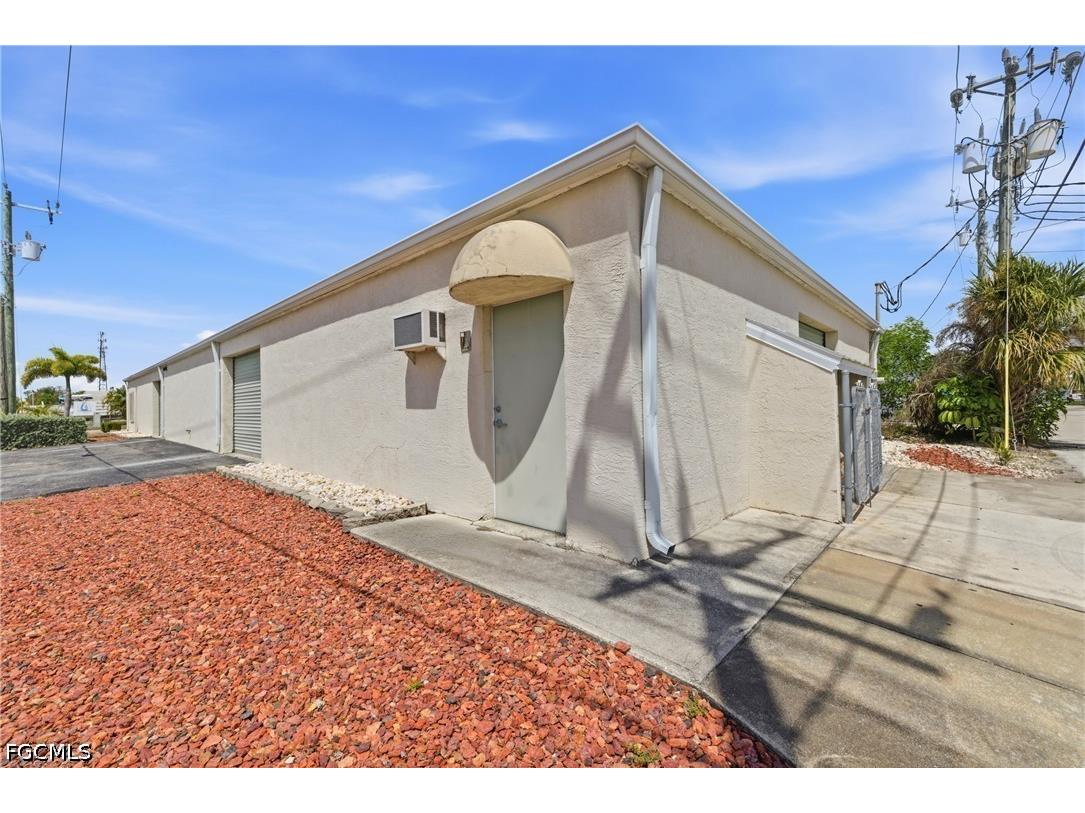 927 SE 13th Avenue Cape Coral FL 33990 2026018527 image21