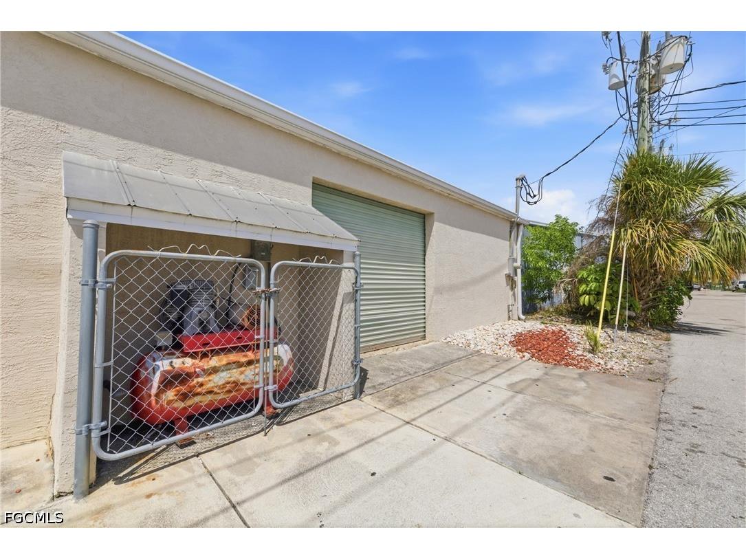 927 SE 13th Avenue Cape Coral FL 33990 2026018527 image22