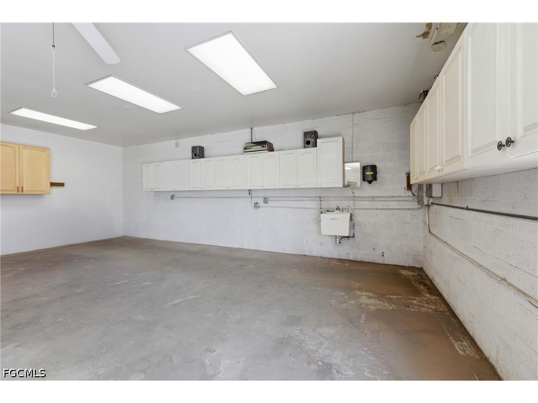927 SE 13th Avenue Cape Coral FL 33990 2026018527 image27