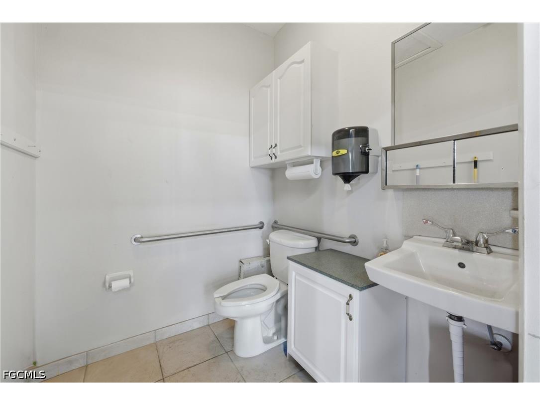 927 SE 13th Avenue Cape Coral FL 33990 2026018527 image4