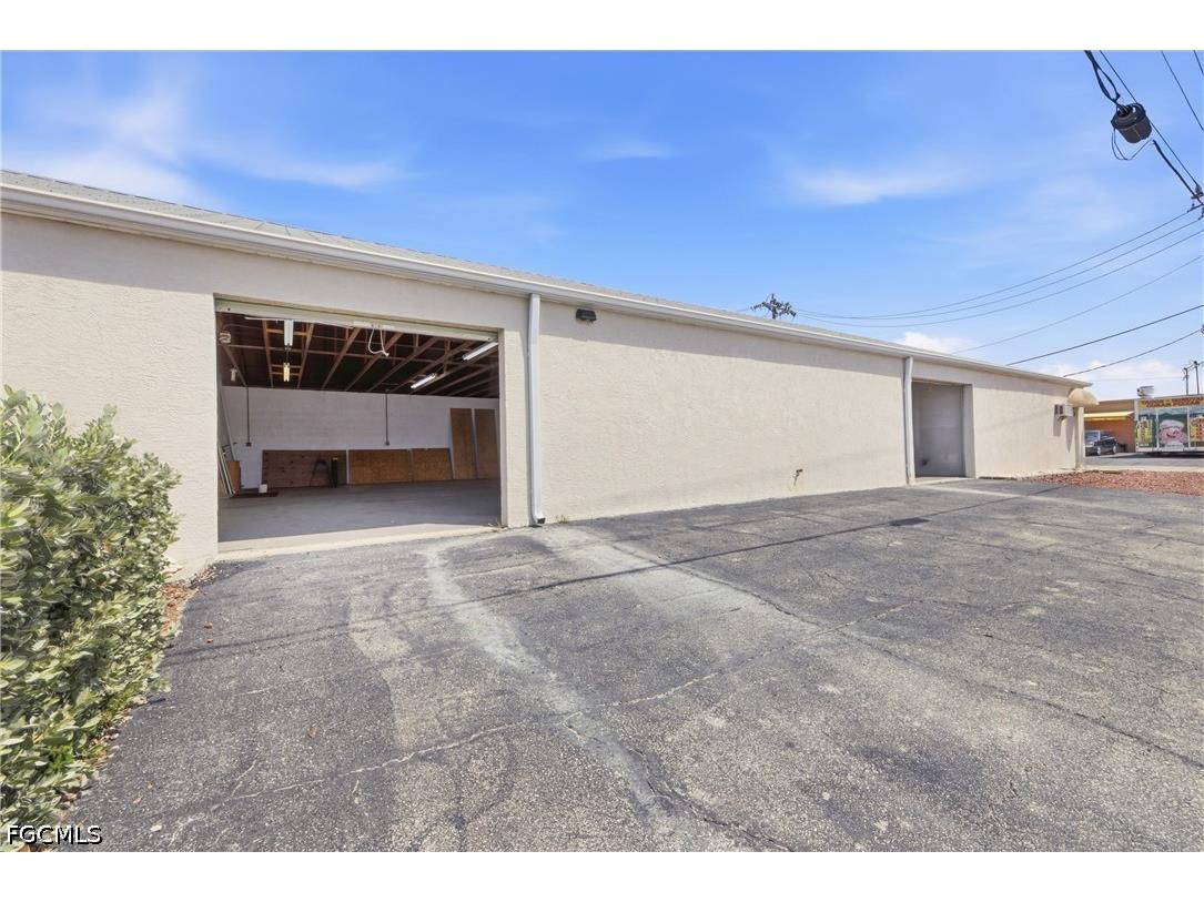 927 SE 13th Avenue Cape Coral FL 33990 2026018527 image8
