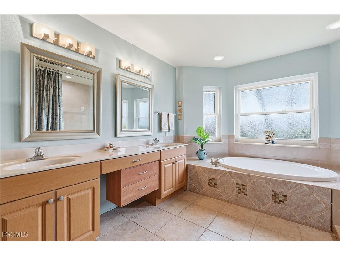 927 SW 28th Terrace Cape Coral FL 33914 2026004404 image24