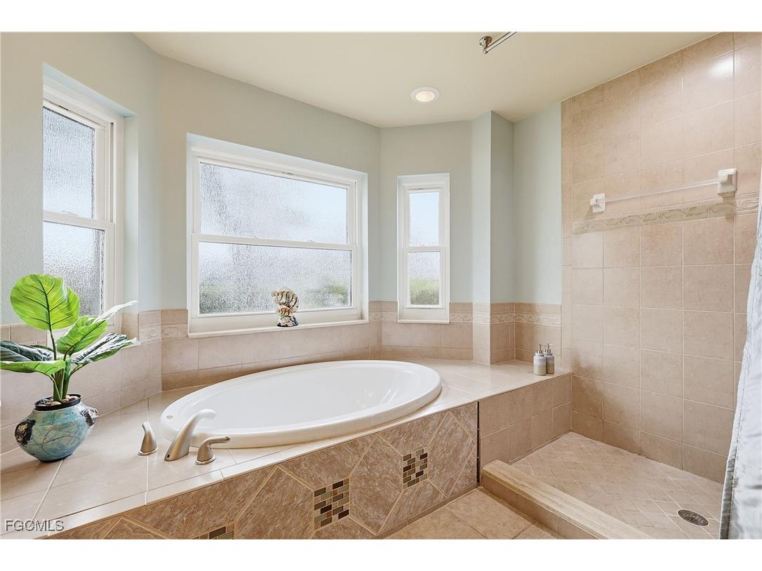 927 SW 28th Terrace Cape Coral FL 33914 2026004404 image25
