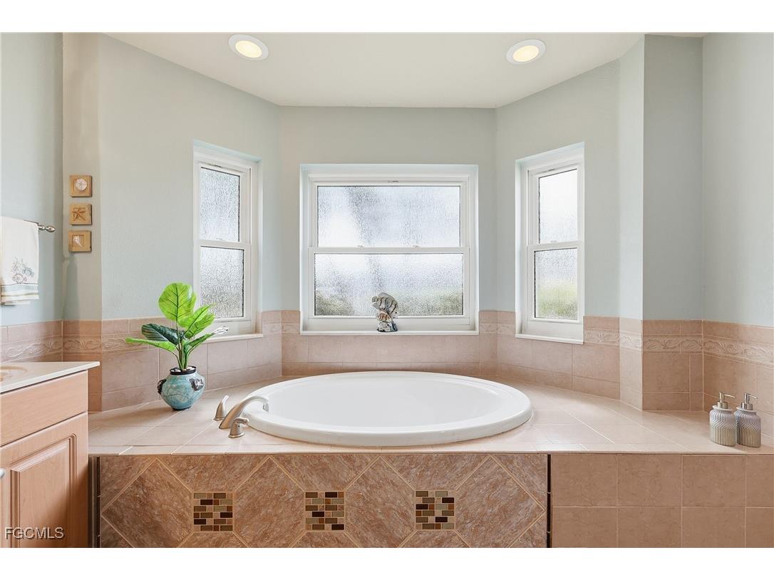 927 SW 28th Terrace Cape Coral FL 33914 2026004404 image27