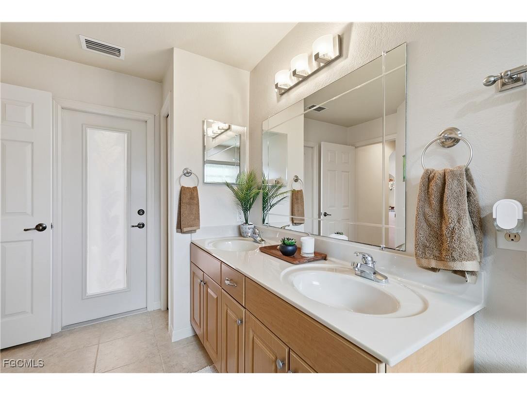 927 SW 28th Terrace Cape Coral FL 33914 2026004404 image31
