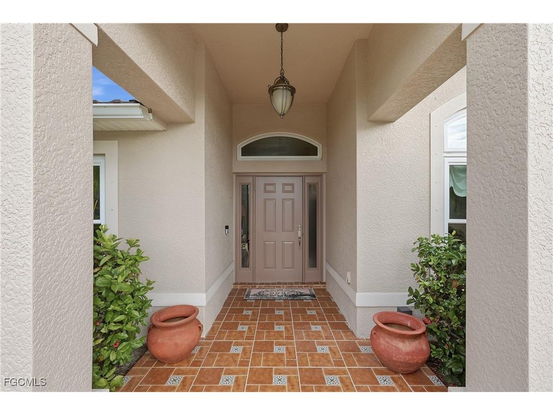 927 SW 28th Terrace Cape Coral FL 33914 2026004404 image4