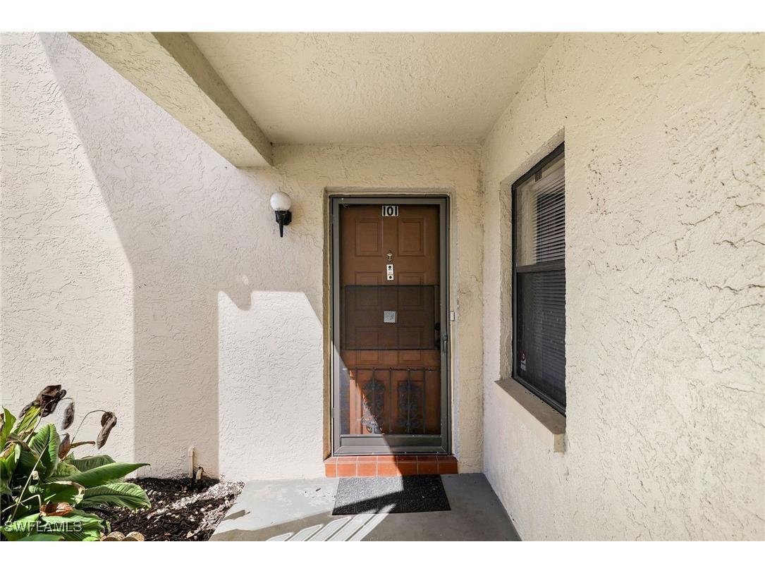 9270 Lake Park Drive #101 Fort Myers FL 33919 225075728 image2