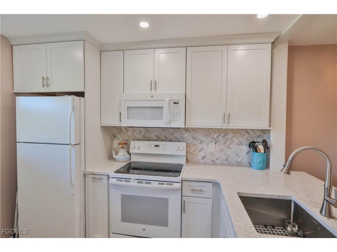 9281 Central Park Drive #206 Fort Myers FL 33919 2025023540 image3