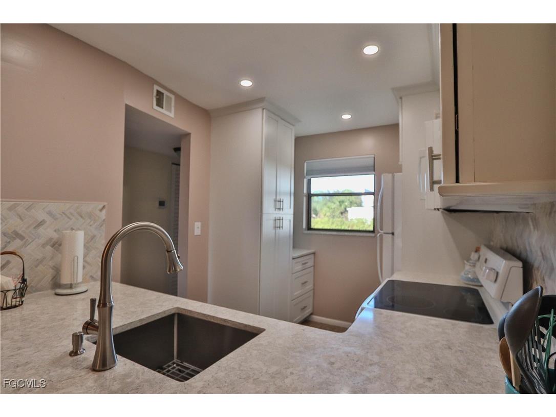 9281 Central Park Drive #206 Fort Myers FL 33919 2025023540 image7