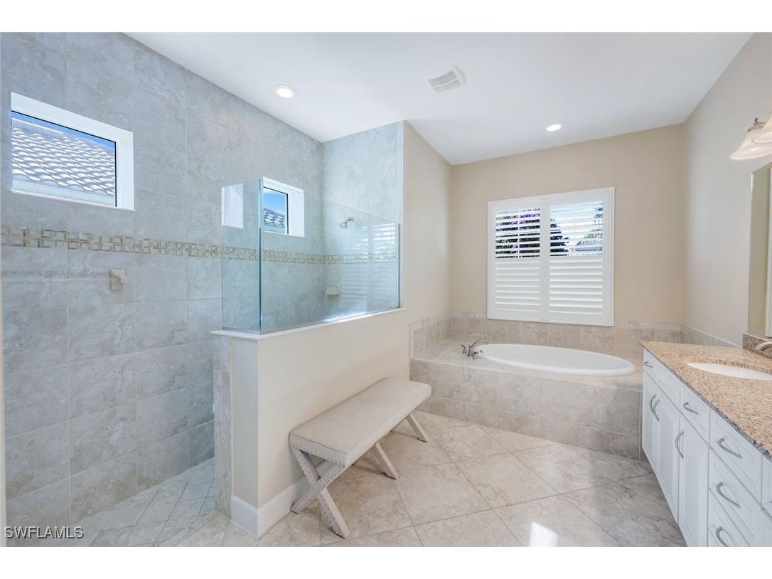 9282 Quarry Drive Naples FL 34120 225034631 image19