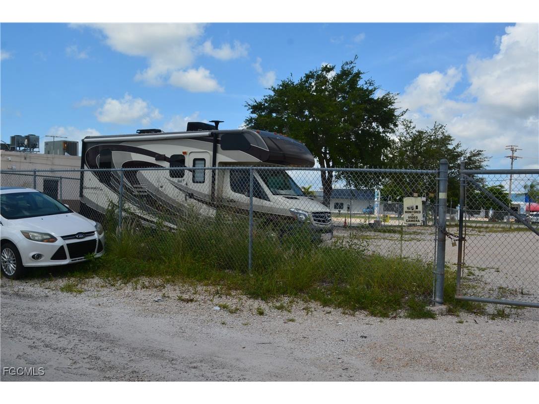 929 Country Club Boulevard Cape Coral FL 33990 2025009401 image6