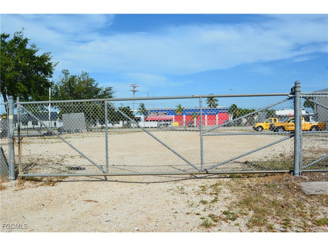 929 Country Club Boulevard Cape Coral FL 33990 2025009401 image8