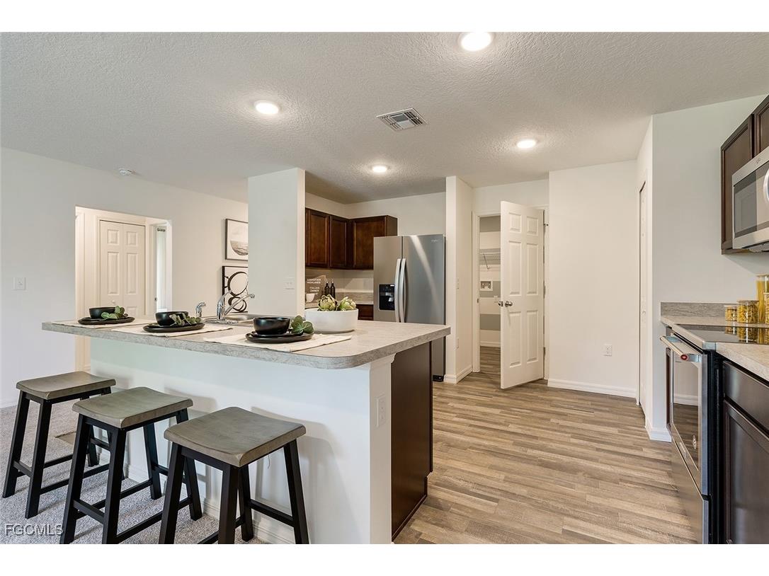 929 NW 8th Place Cape Coral FL 33993 2025011119 image15