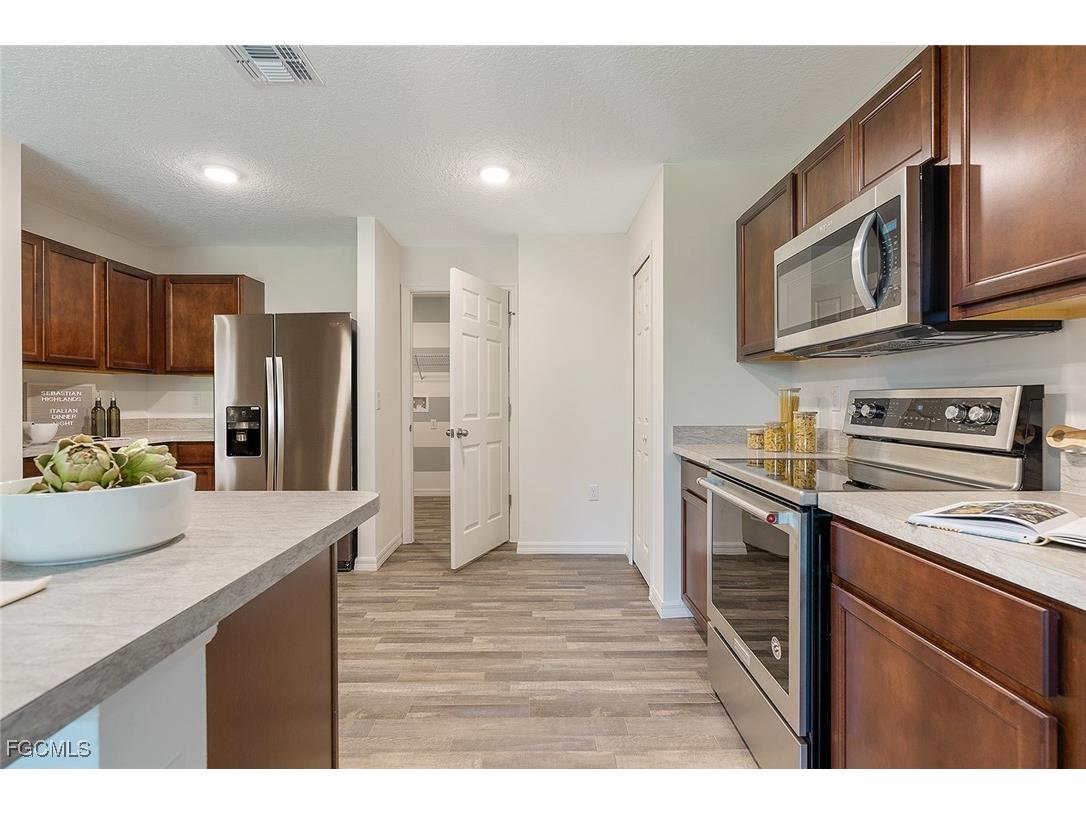 929 NW 8th Place Cape Coral FL 33993 2025011119 image16