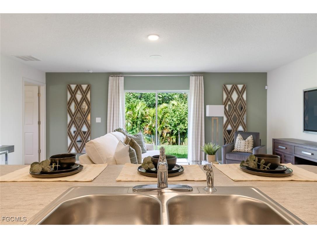 929 NW 8th Place Cape Coral FL 33993 2025011119 image17