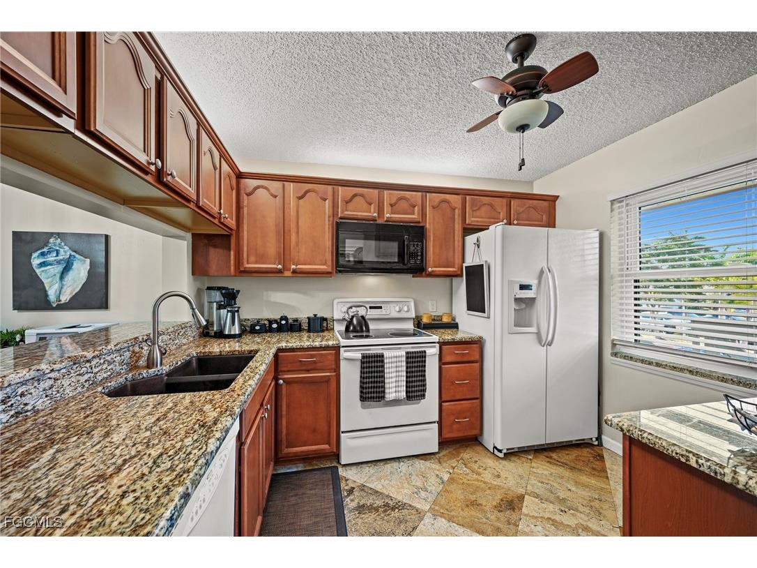 9290 Lake Park Drive #201 Fort Myers FL 33919 2026005378 image3