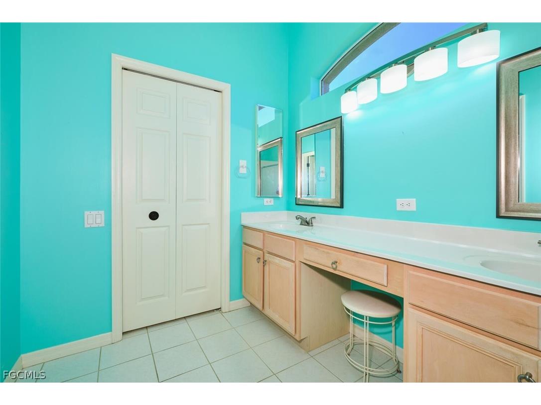 9293 Garden Pointe Fort Myers FL 33908 2026012125 image24