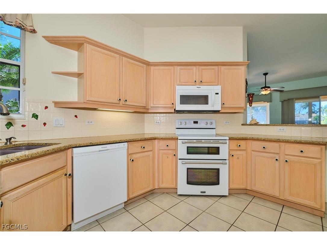 9293 Garden Pointe Fort Myers FL 33908 2026012125 image33