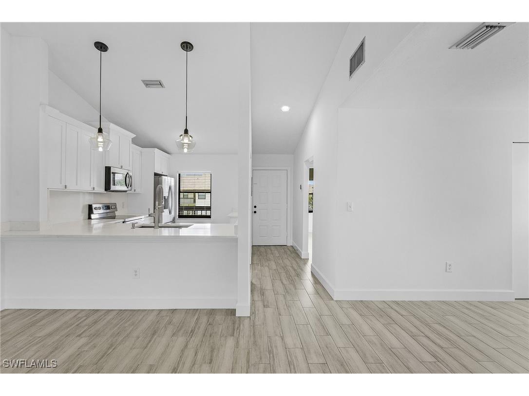 9295 Lake Park Drive #201 Fort Myers FL 33919 224086504 image1