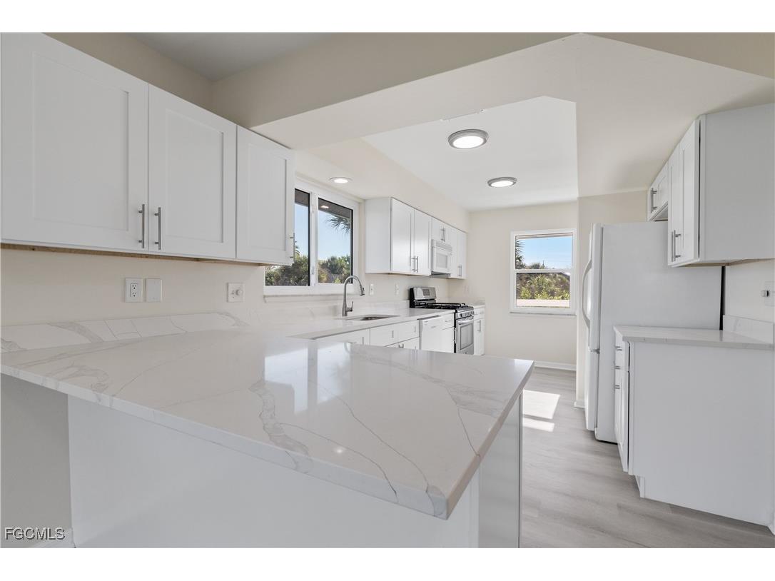 9297 Kincaid Court Sanibel FL 33957 2025006486 image15