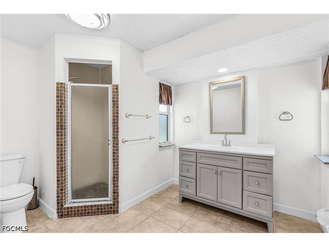93 Glenmont Drive W North Fort Myers FL 33917 2026017251 image18