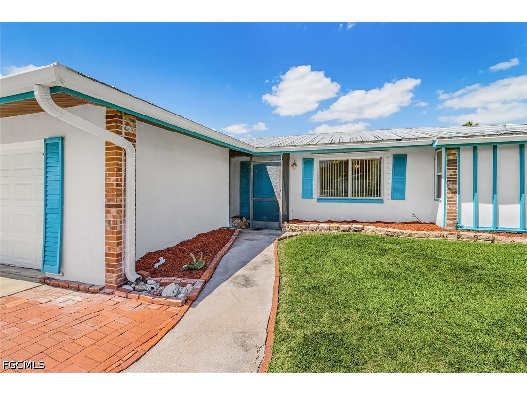 93 Glenmont Drive W North Fort Myers FL 33917 2026017251 image6