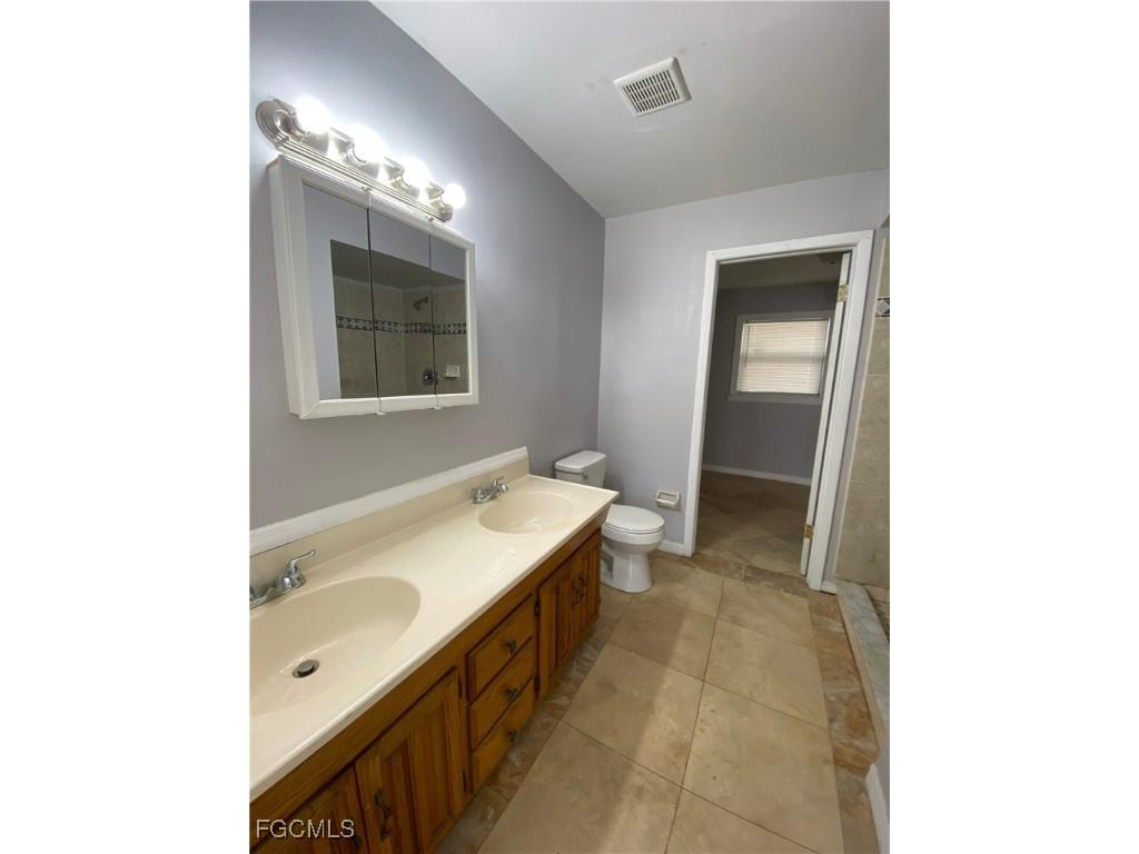 930 Jasmine Street North Fort Myers FL 33903 2025017419 image7