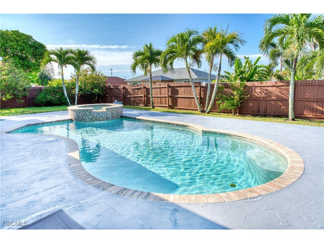 930 SW 37th Terrace Cape Coral FL 33914 2025009161 image2