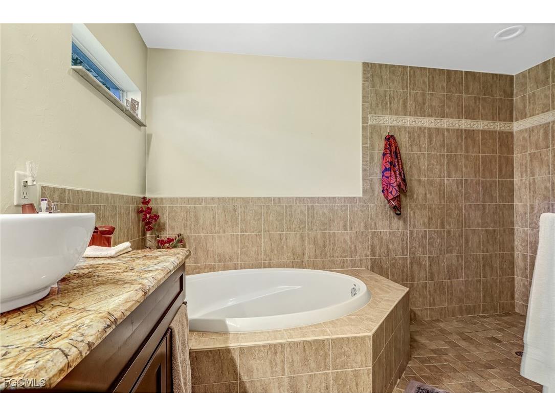 930 SW 37th Terrace Cape Coral FL 33914 2025009161 image23